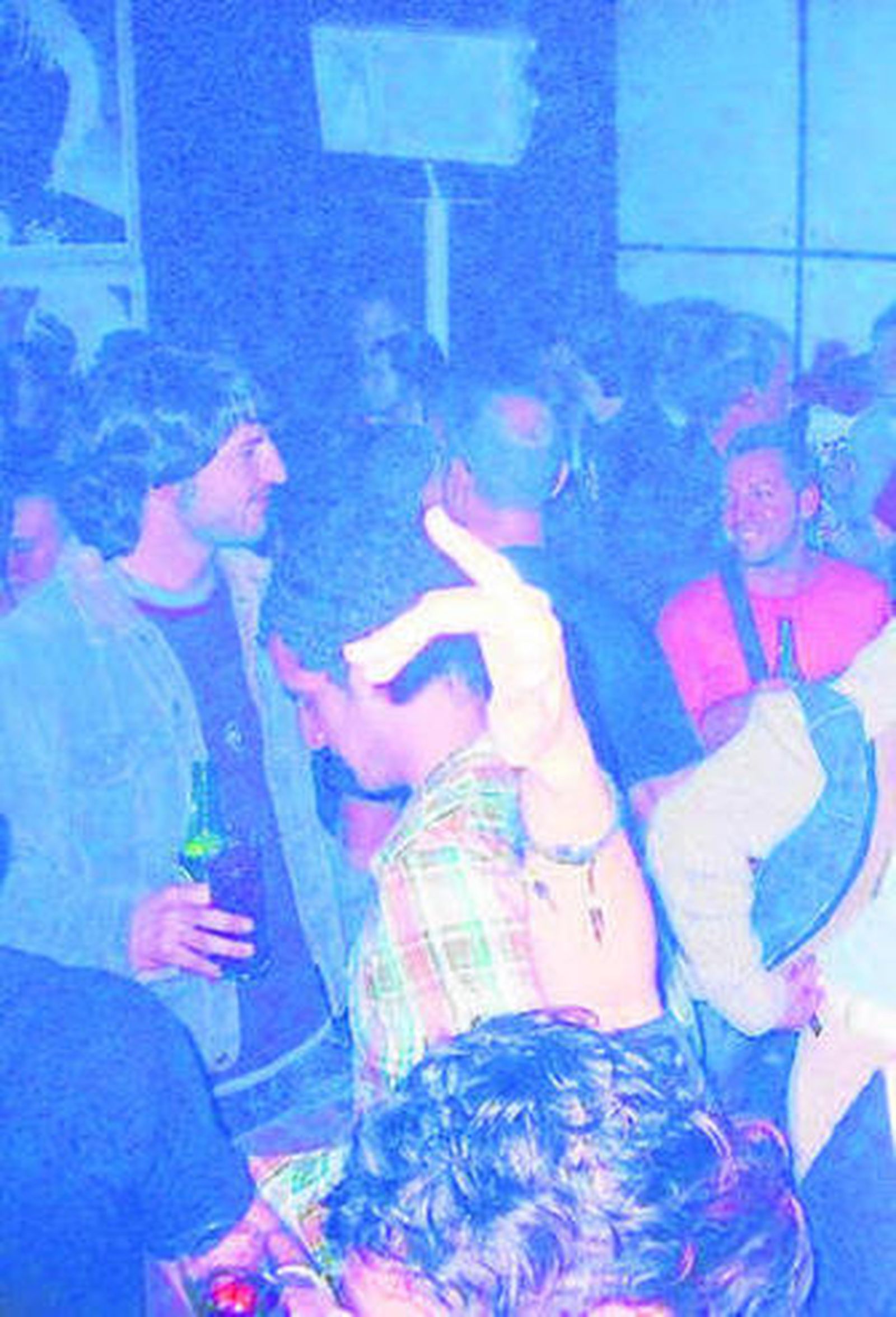 La mascota 'Curro' visita la sala Obbio