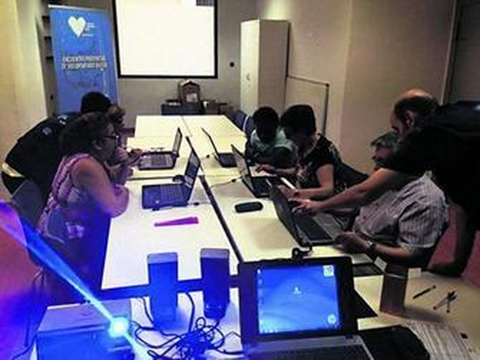 Las personas mayores aprenden con destreza a manejar las nuevas tecnologías.