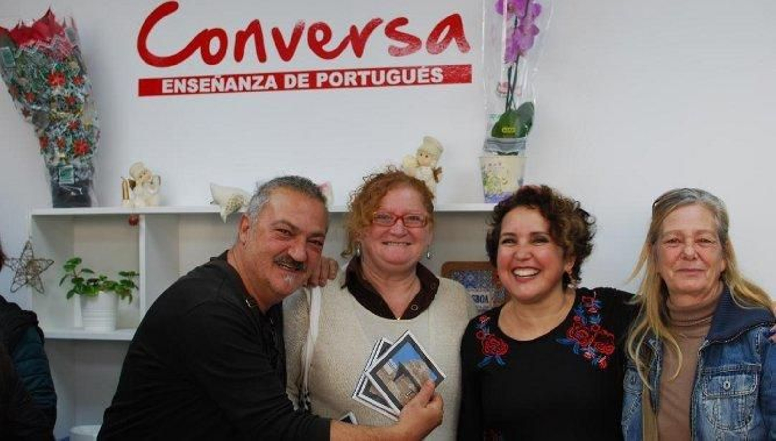 Juan Candón, Luisa López, Mercedes Arias y Cuca Fernández, durante la inauguración de la academia.
