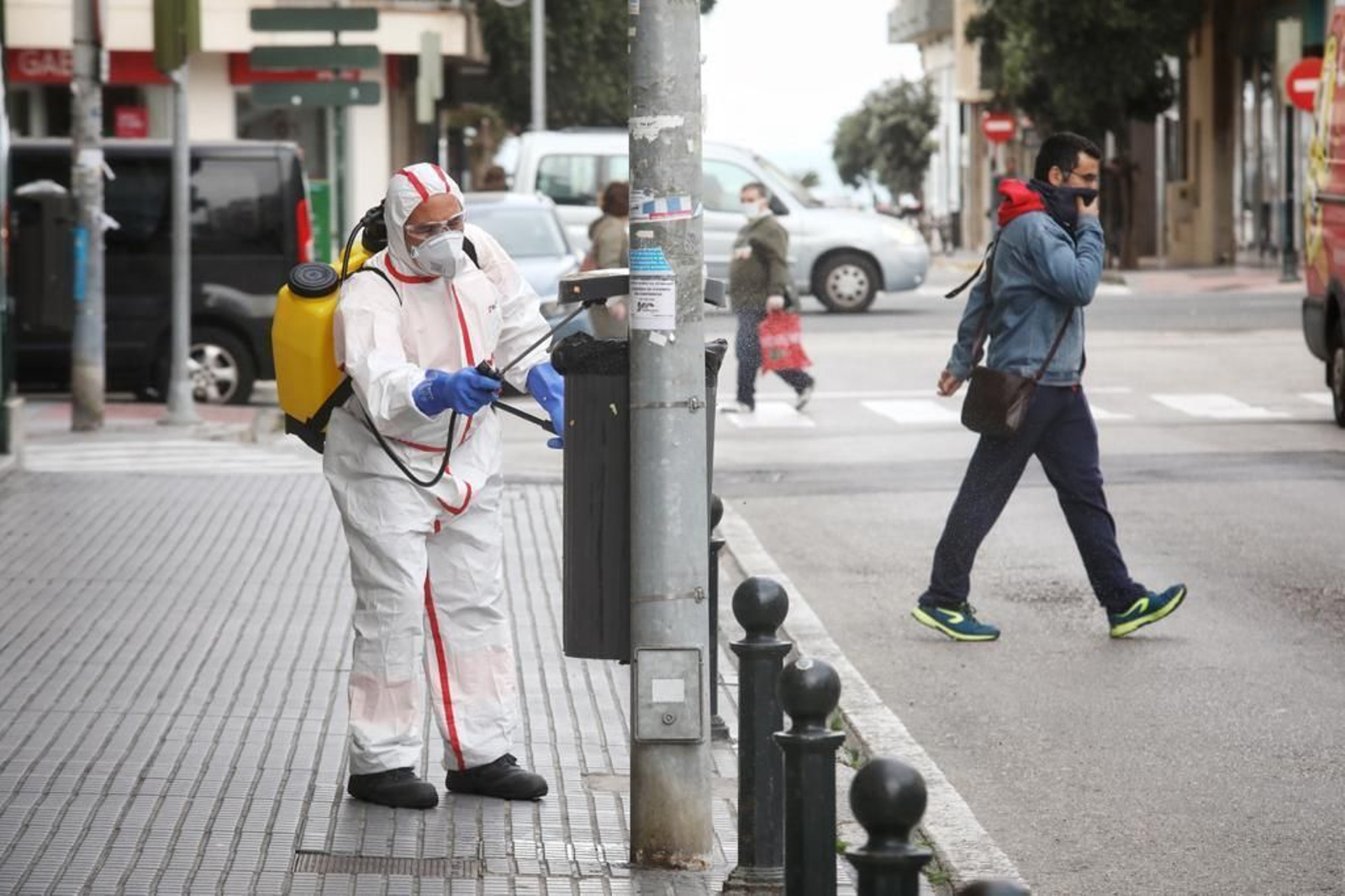 El Ayuntamiento lleva a cabo labores de desinfección y limpieza en la ciudad