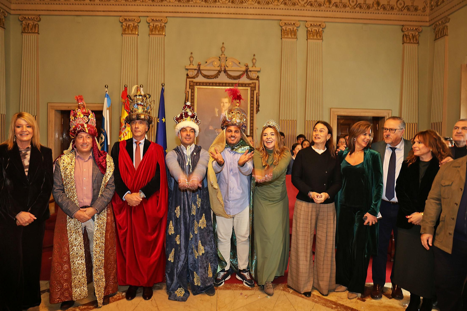 Sus Majestades Los Reyes Magos son coronados en el Ayuntamiento de Huelva