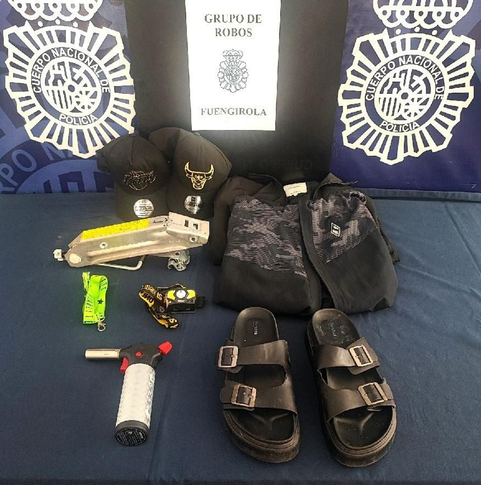 Efectos intervenidos por la Policía Nacional al presunto agresor.