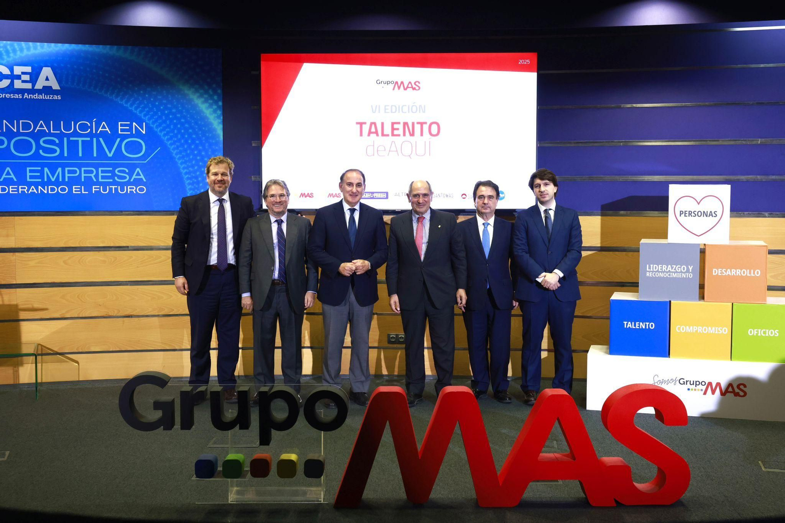 Foto de familia de la VI edición de "Talento de Aquí", de Grupo MAS, organizado en la sede de la CEA.