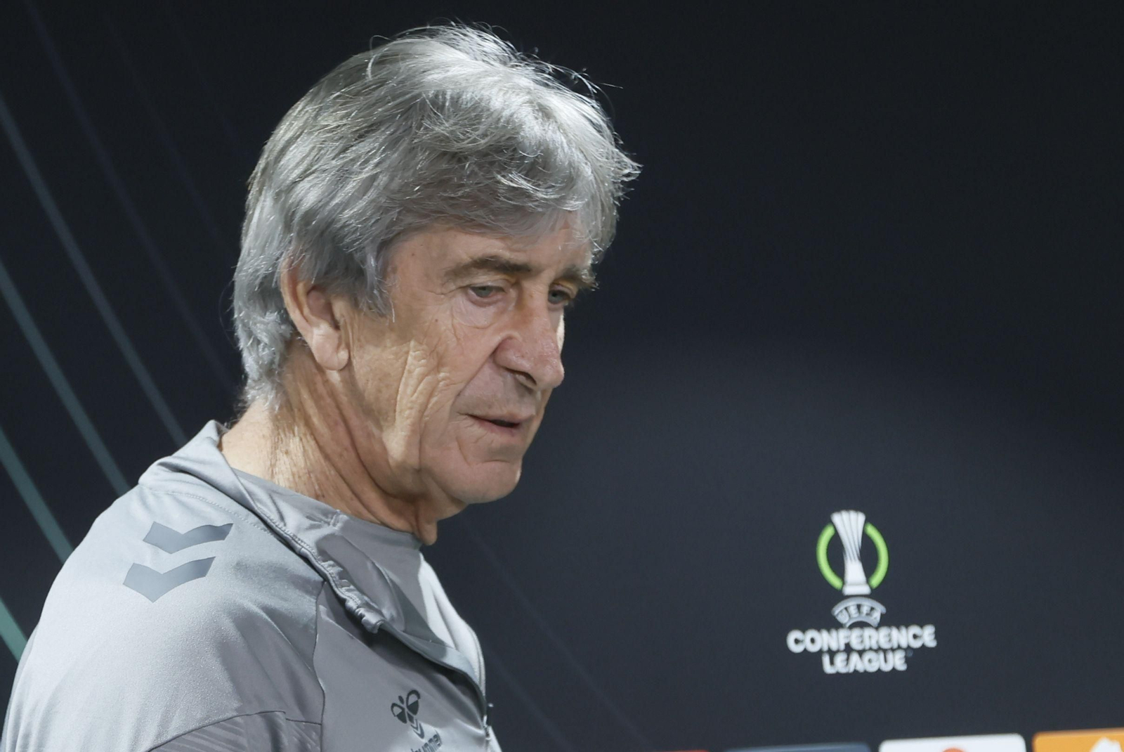 Pellegrini, en una rueda de prensa previa a un partido de la Conference League.