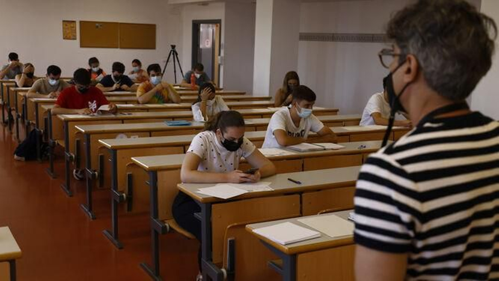 Alumnos realizando las pruebas de acceso a la universidad