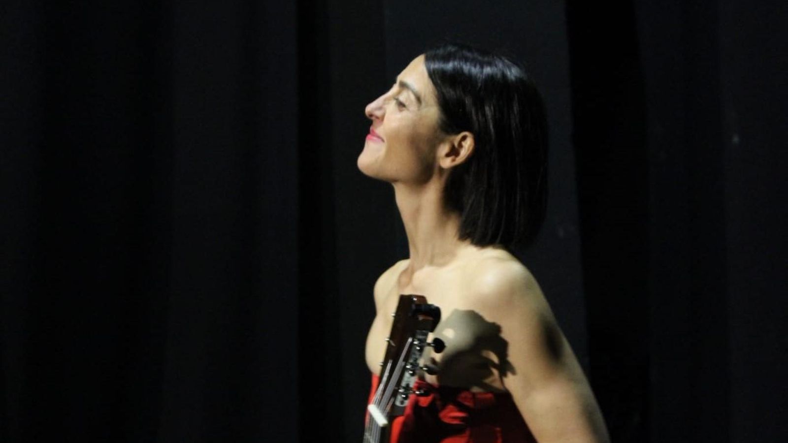 Cinzia Milani es una guitarrista italiana de proyección internacional.