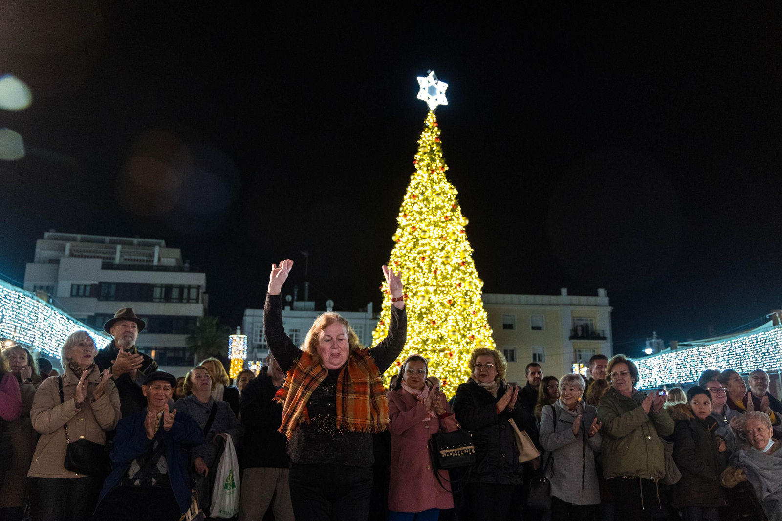 Doble sesión de zambombas navideñas en la plaza del Rey de San Fernando