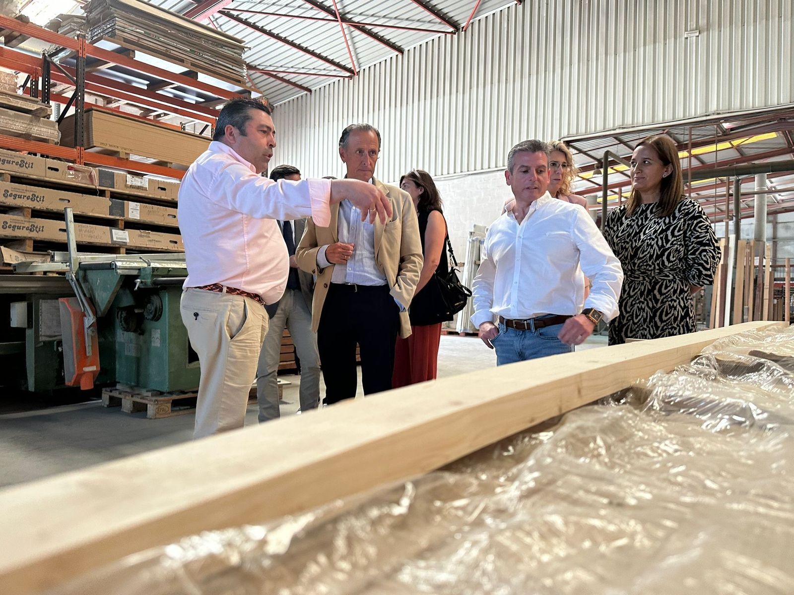 Visita institucional a las instalaciones de Las Albinas Mobiliario.