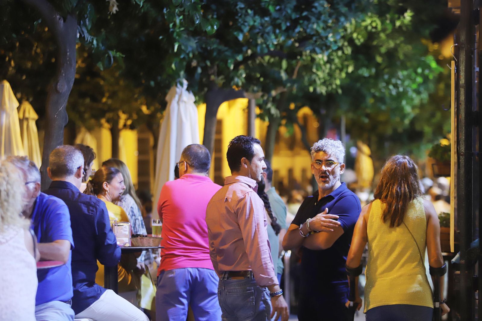 Ambiente nocturno en las terraza del centro