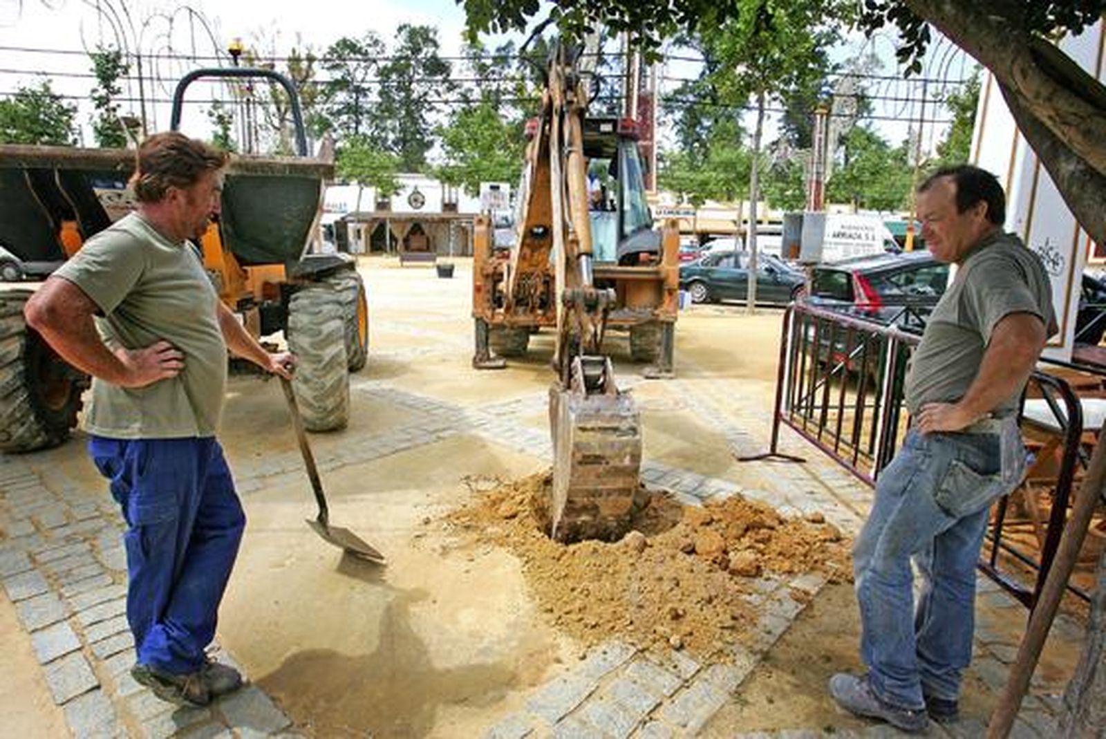 Ambiente previo al comienzo de la Feria en el real

Foto: Pascual