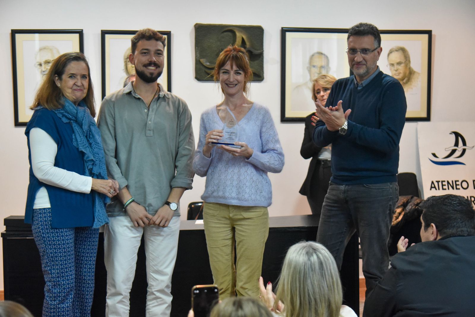 Carmen Camacho recibe el Premio José Luis Tobalina de artículos periodísticos