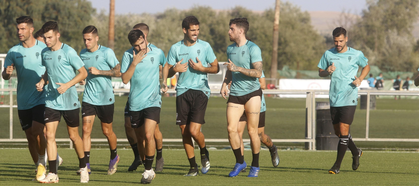 Los jugadores del Córdoba se ejercitan este martes en la Ciudad Deportiva.