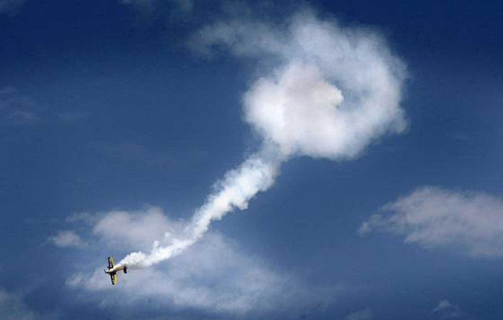 190.000 personas disfrutan del III Festival Aéreo en la playa de la Victoria. /Foto: Julio González