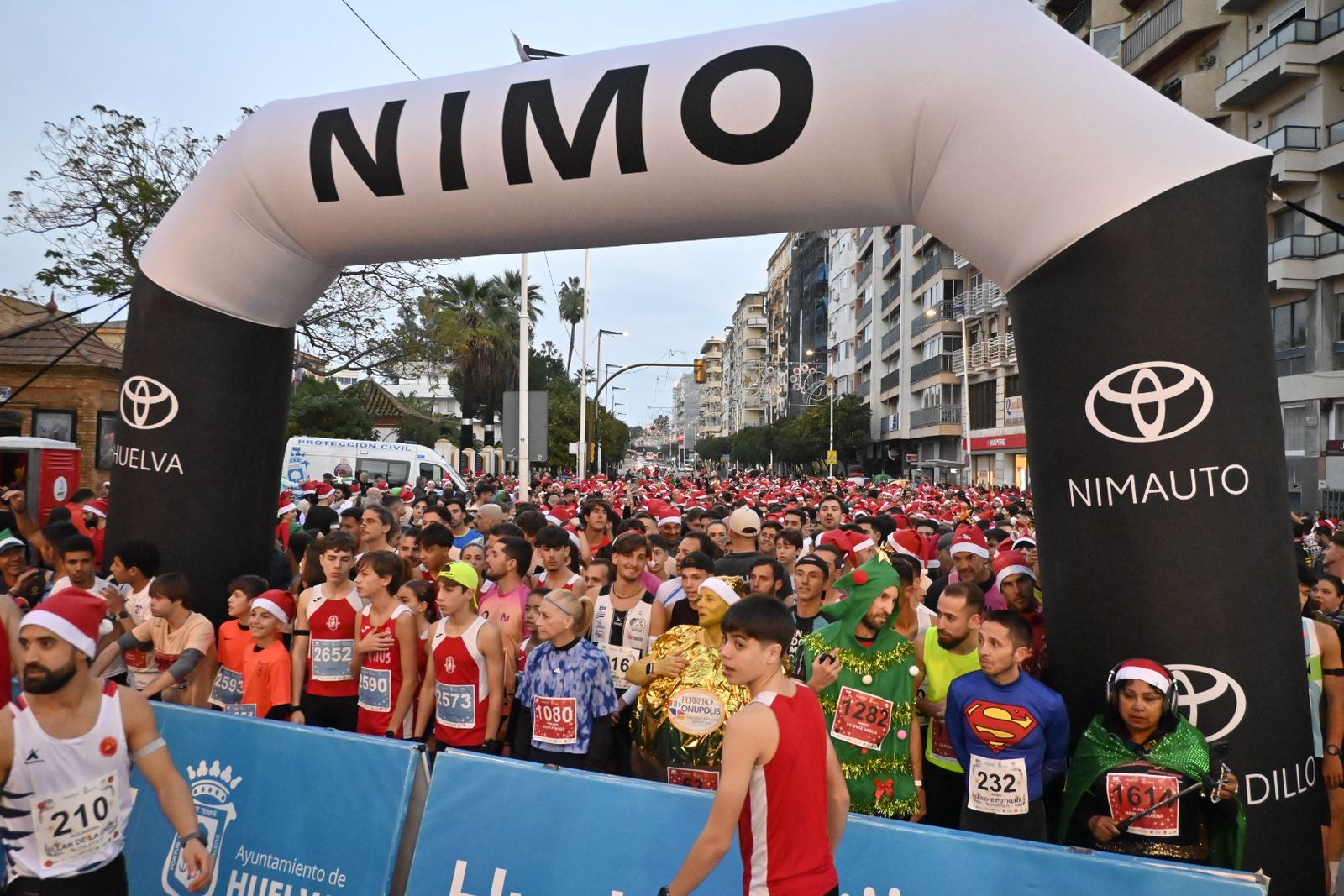 Búscate en las mejores fotografías de la San Silvestre de Huelva 2025