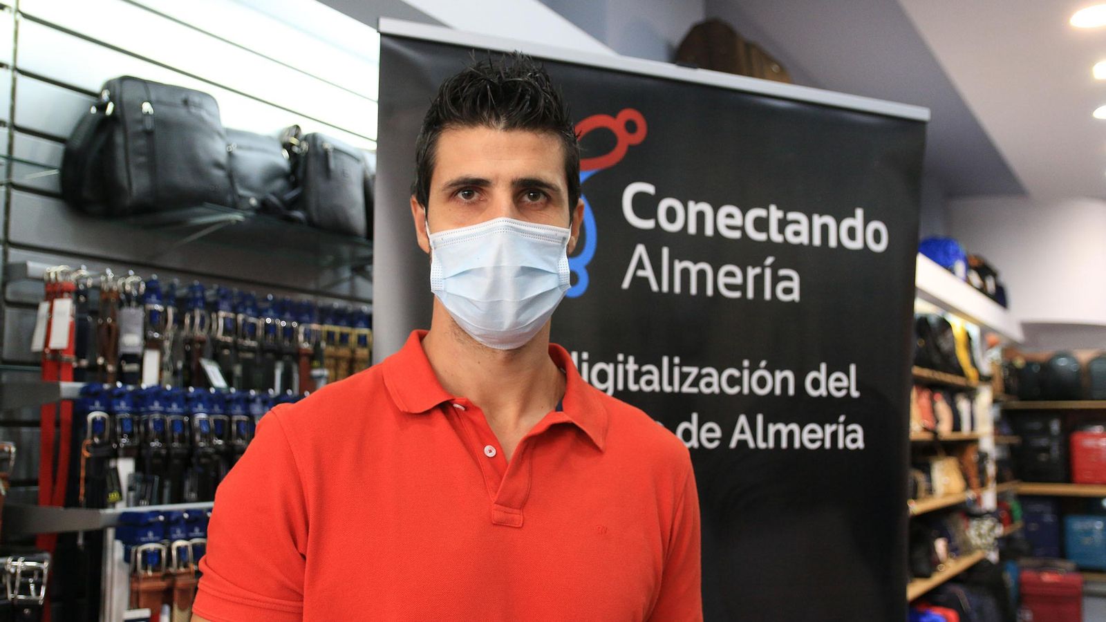 Raúl Álvarez, captación de comercios y gestión de Conectando Almería