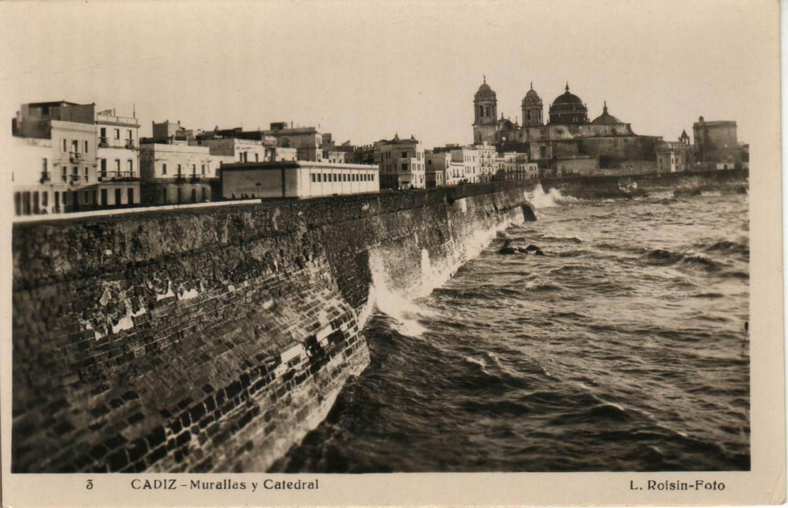 Los datos históricos en las murallas de Cádiz