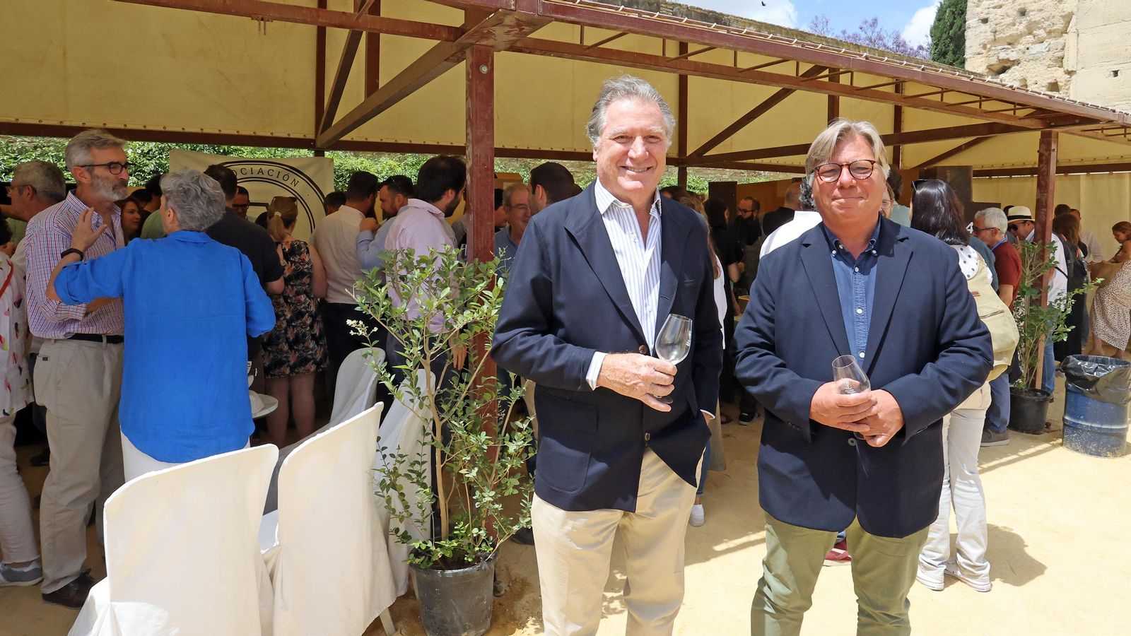 Peter Sisseck y Carlos del Río González, de Bodegas San Francisco Javier, en el stand de Territorio Albariza.