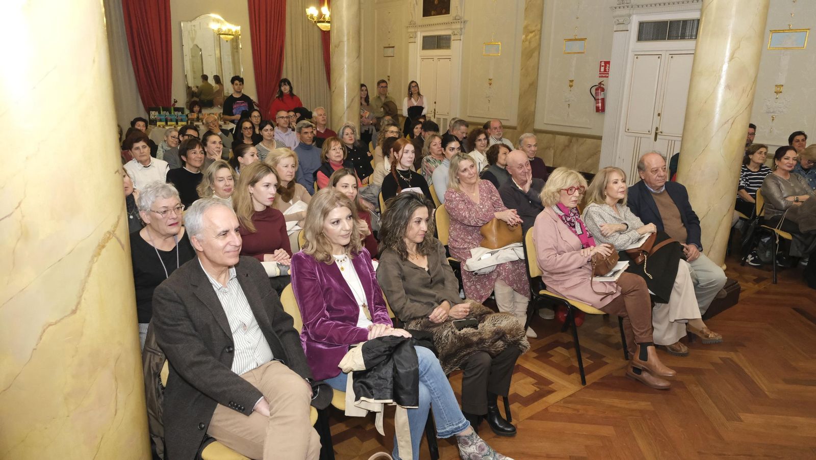 Imágenes del Diario de los Libros con la finalista del Premio Planeta 2024, Beatriz Serrano