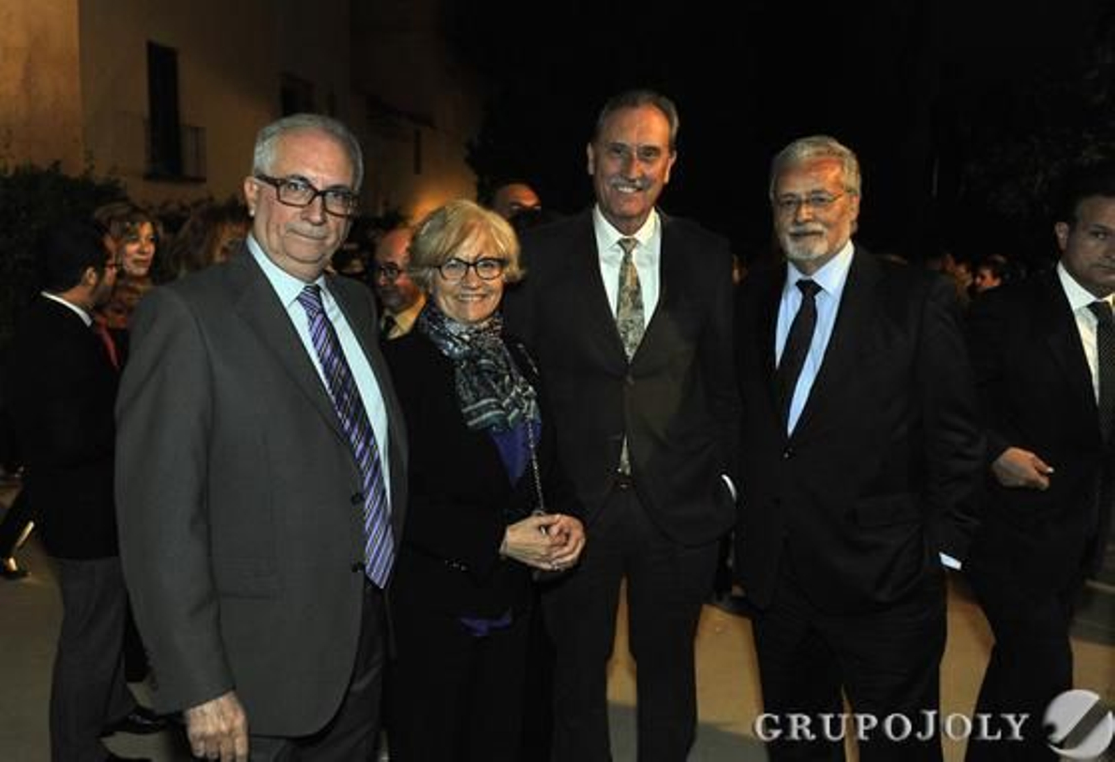 José Aguilar, director de Opinión del Grupo Joly, Mimi Caro, el catedrático de Física Manuel Lozano Leyva y  el Defensor del Pueblo Andaluz, Jesús Maeztu.

Foto: Juan Carlos Vázquez / Manuel Gómez