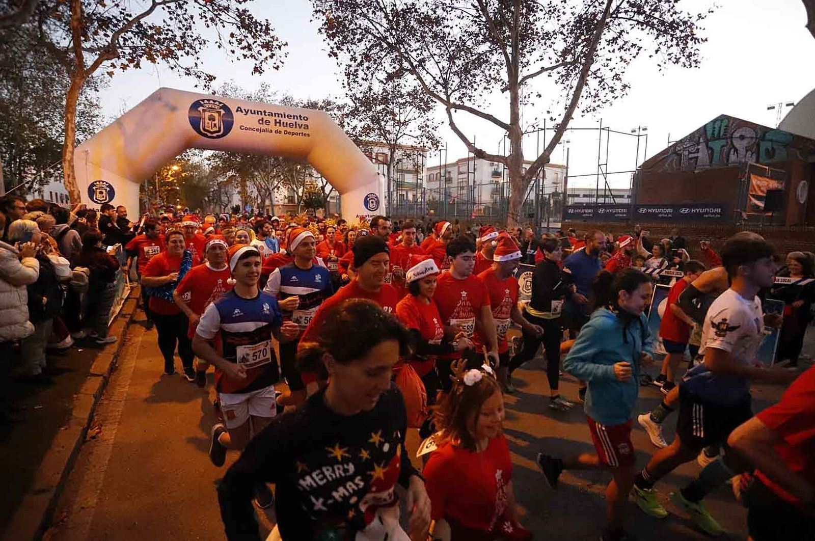 Imágenes de la carrera de San Silvestre en Huelva
