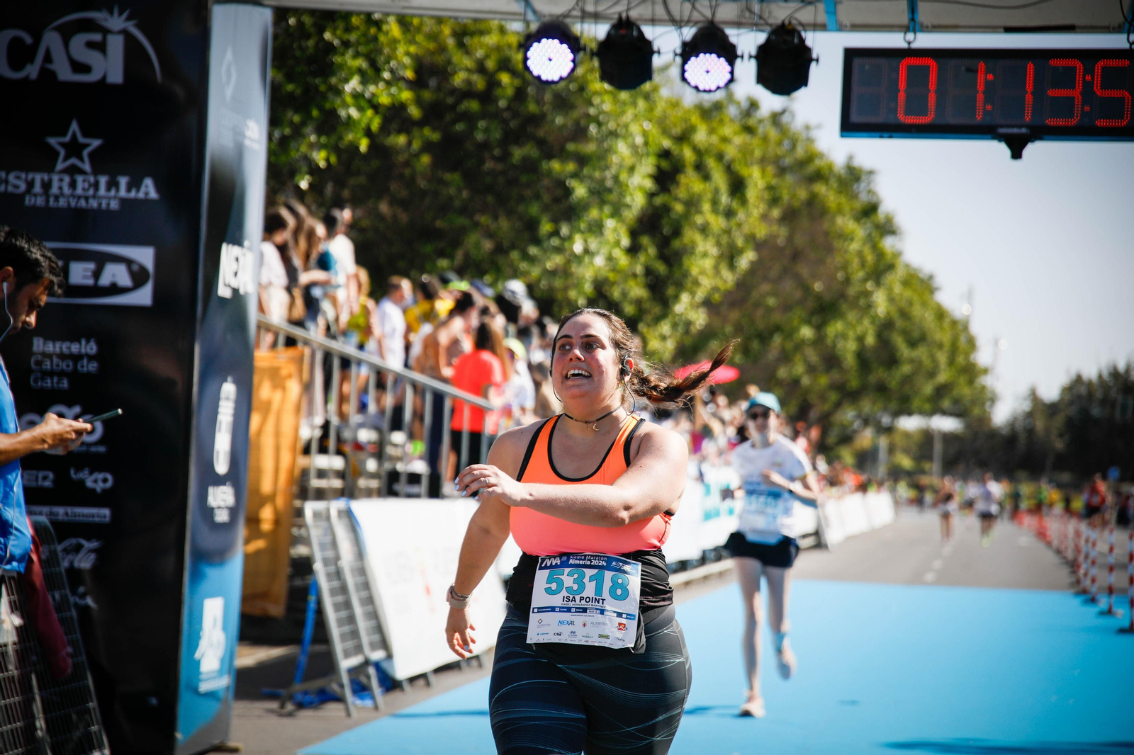 Imágenes de la llegada de la Media maratón Ciudad de Almería
