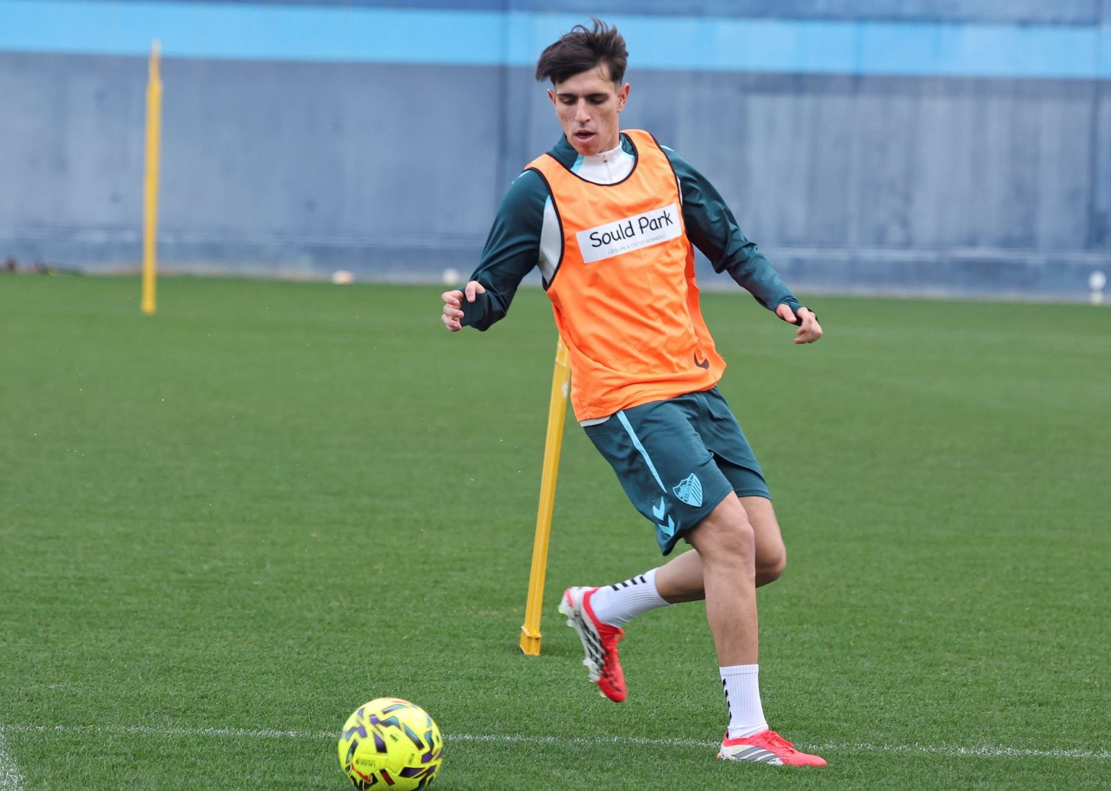 El Málaga CF vuelve al tajo sin Lobete en una semana eterna