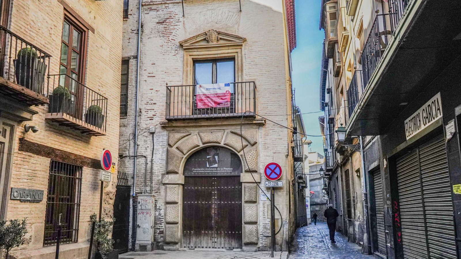 Fachada del edificio de Rey Soler. Fachada del edificio de Rey Soler.