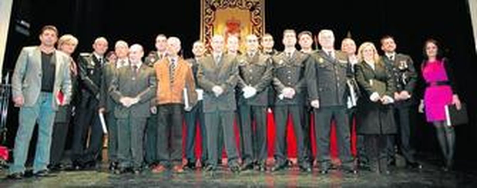 La periodista María José Uroz, de Diario de Almería, distinguida por la Policía.