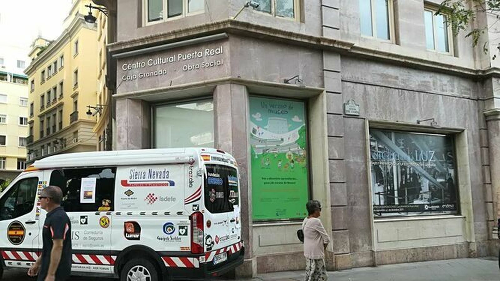 Fachada del espacio en Puerta Real.