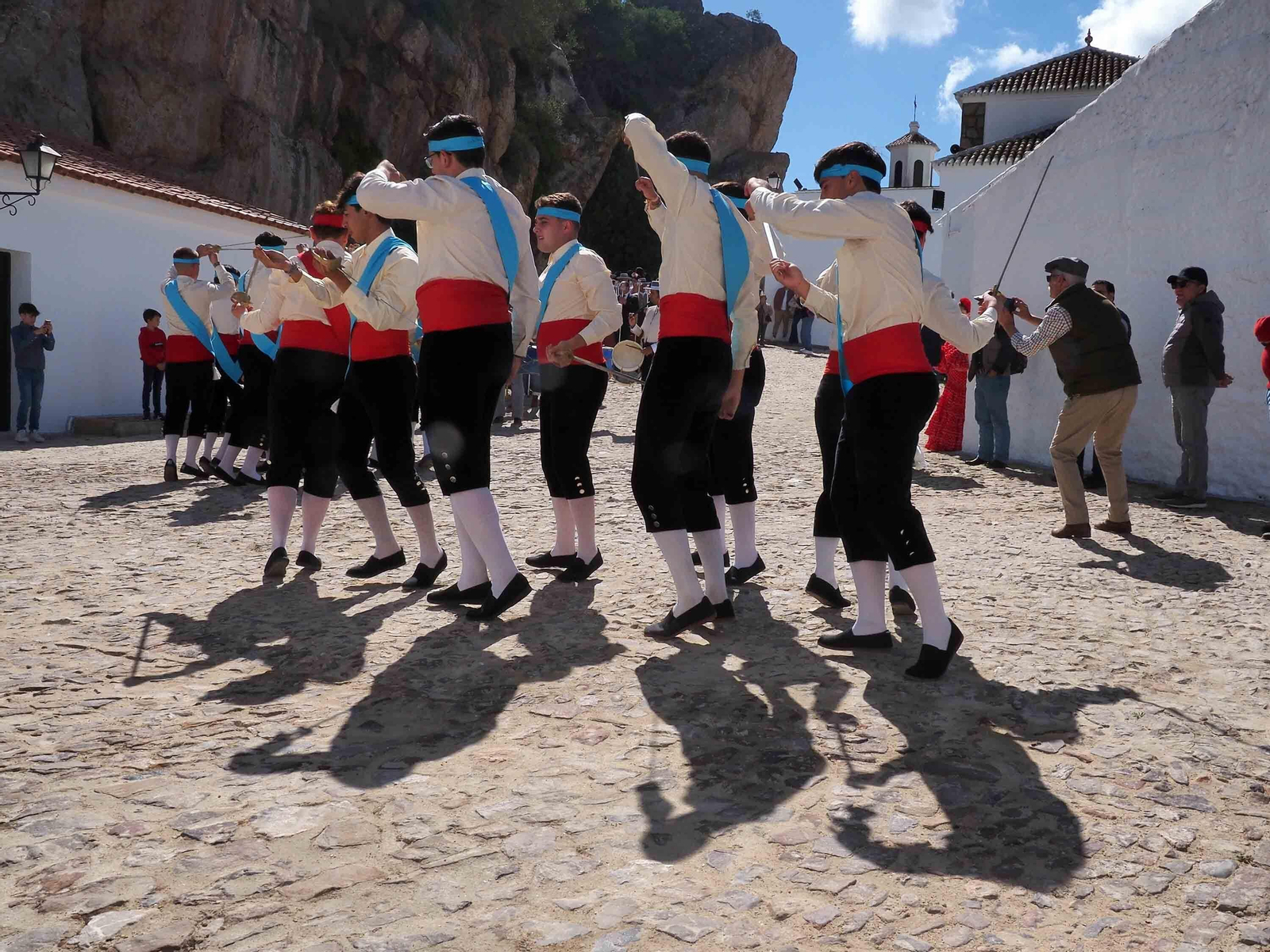 No te pierdas las espectaculares fotografías de la Romería de la Peña, en Puebla de Guzmán