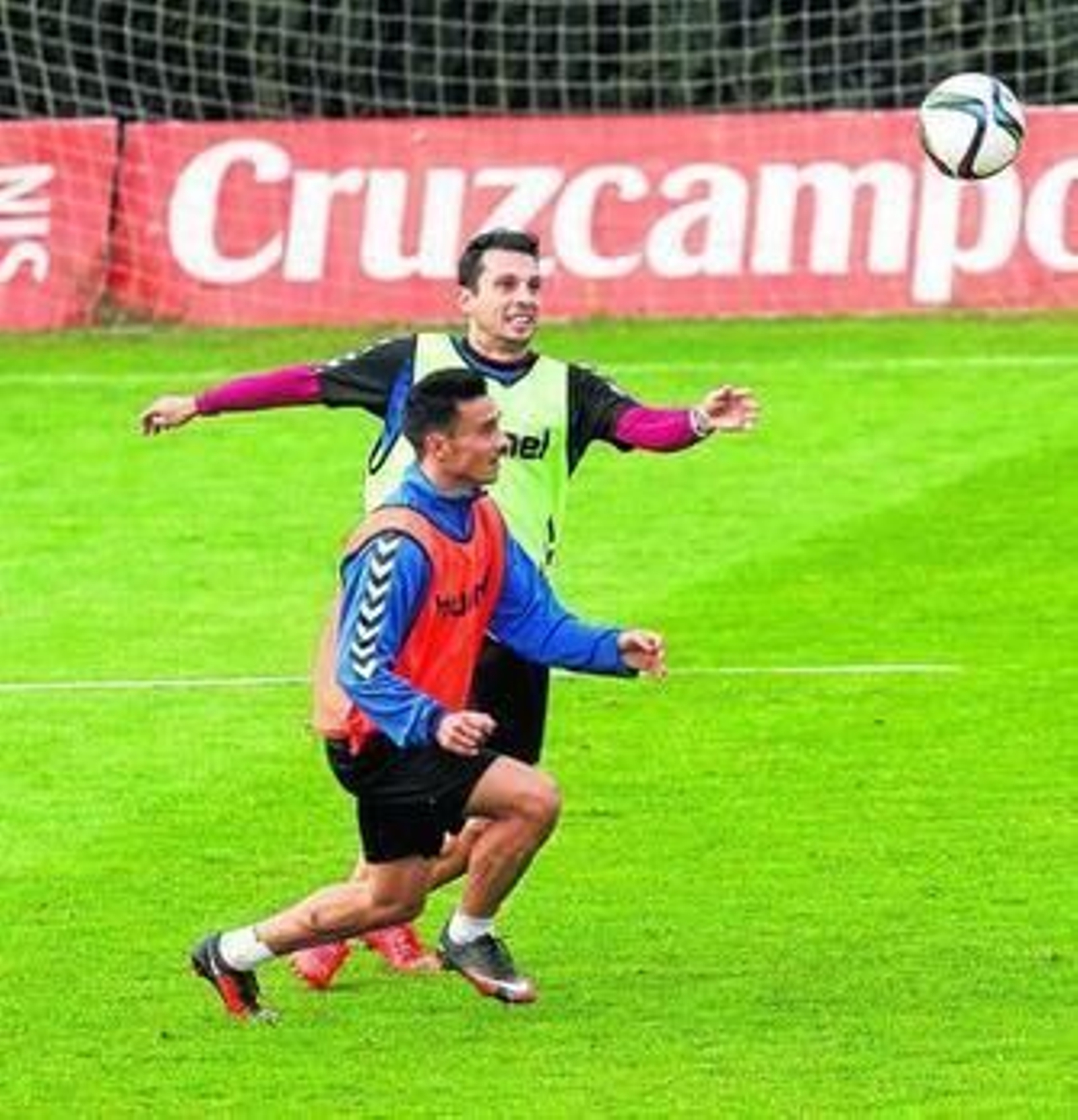 Álvaro García y Sergio Mantecón, dos de los jugadores que han sido titulares en los tres duelos de 'play-off'.