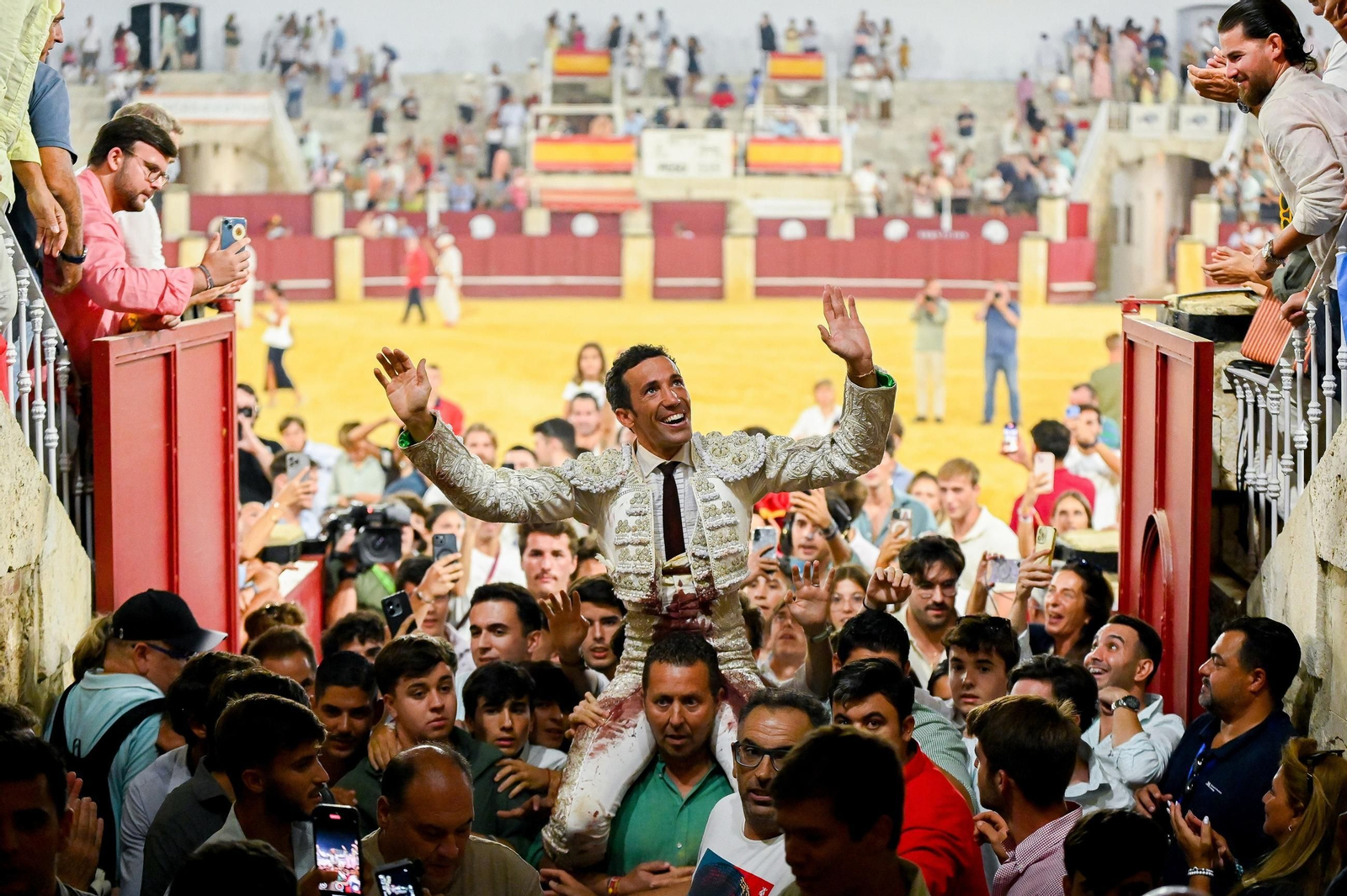 David de Miranda a hombros en Málaga