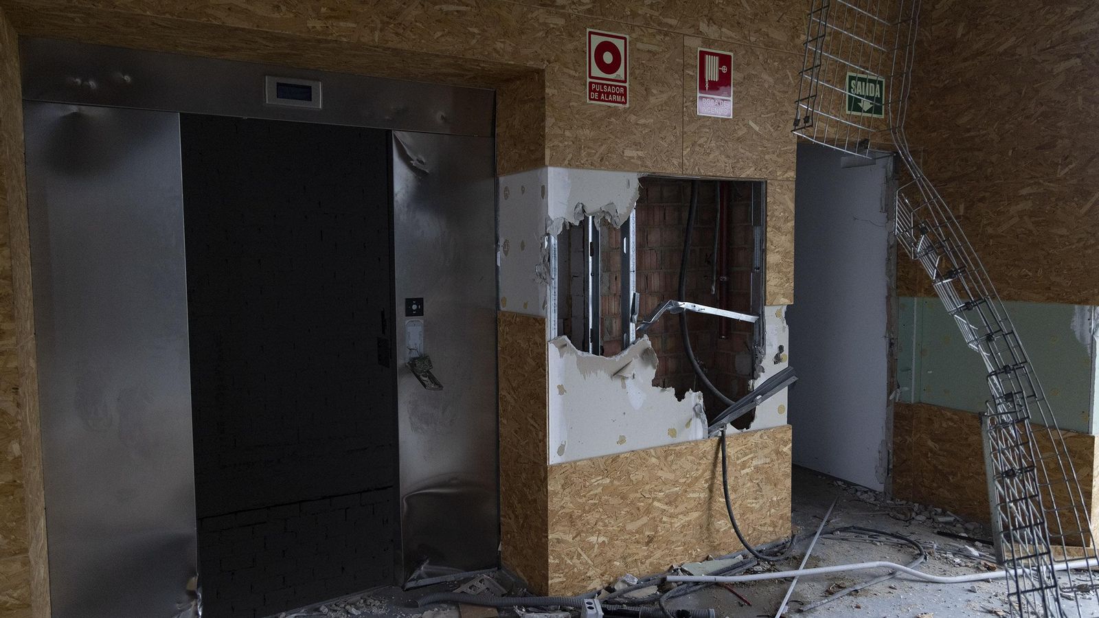 Lo que queda del ascensor.