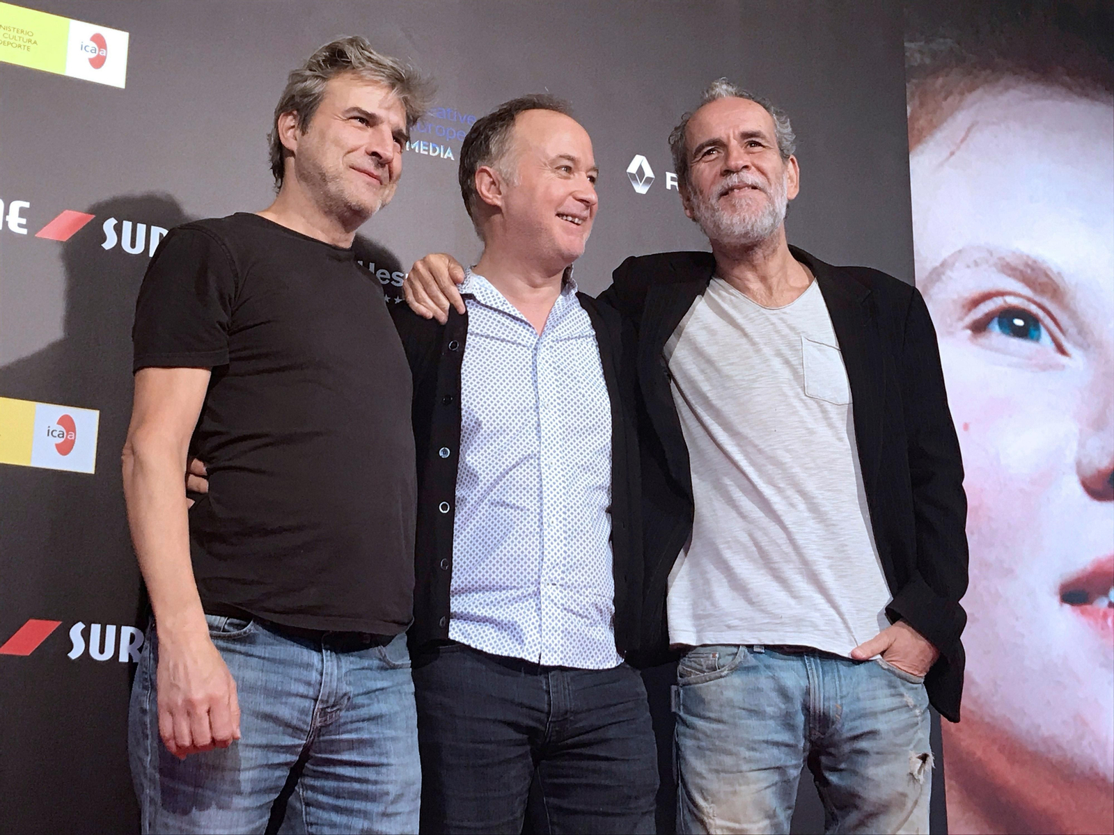 Luis Bermejo, en el centro, flanqueado por Alberto San Juan y Willy Toledo, en el SEFF.