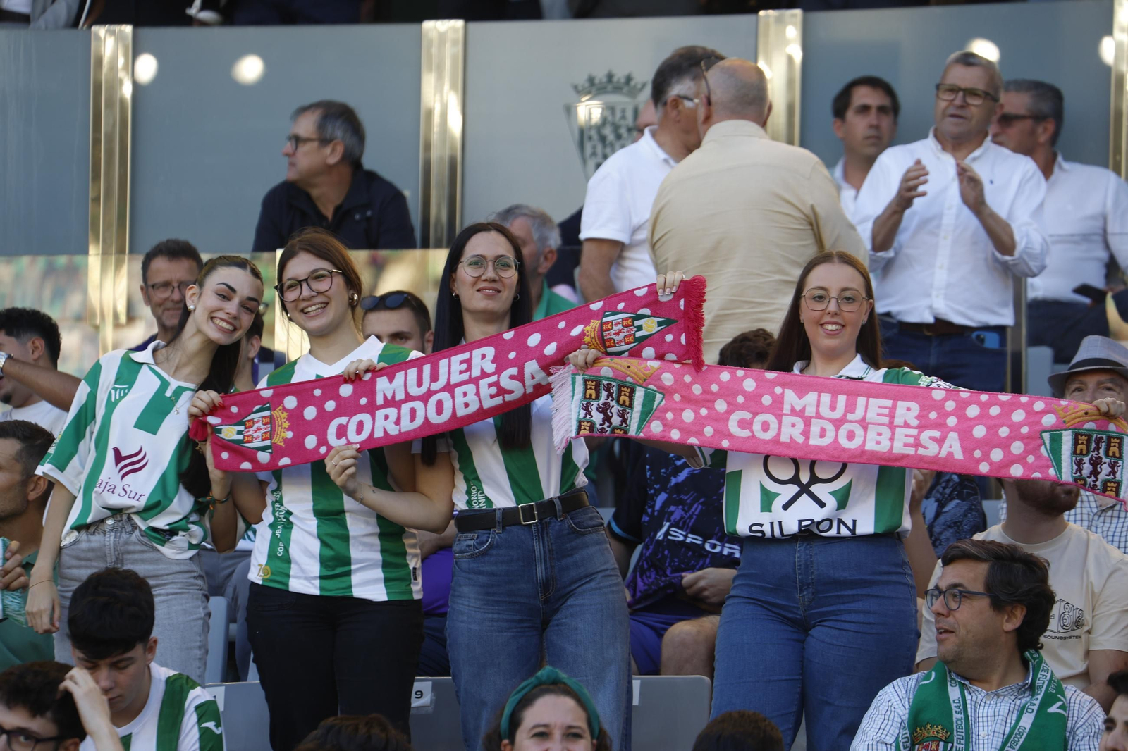 Las mejores fotos del ambiente en el emocionante Córdoba CF - Mirandés en El Arcángel