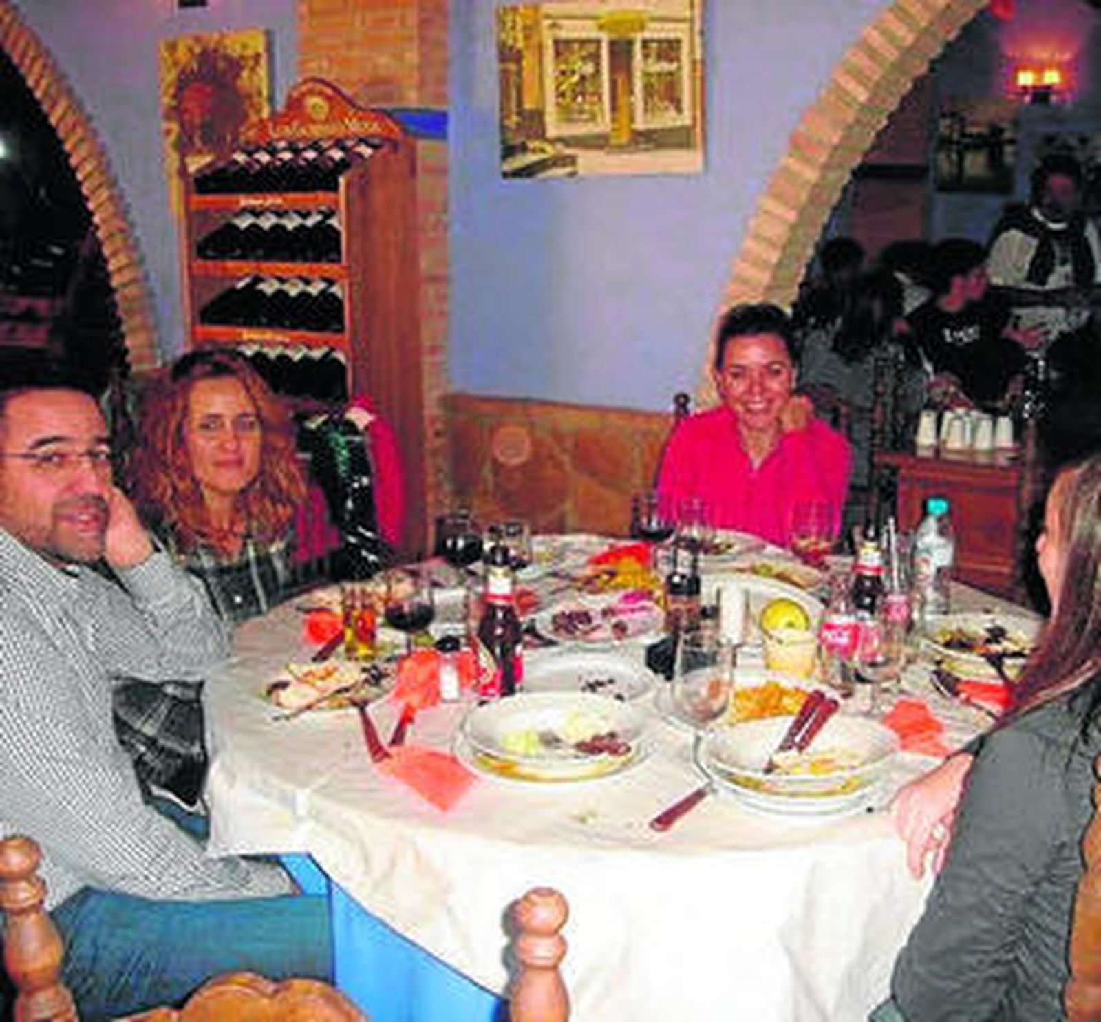 Los asistentes disfrutaron de los platos de la matanza.