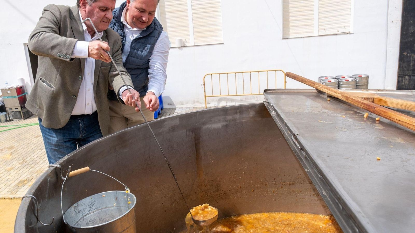 Gilberto Domínguez y David Toscano este sábado en Jabugo con el cocido.