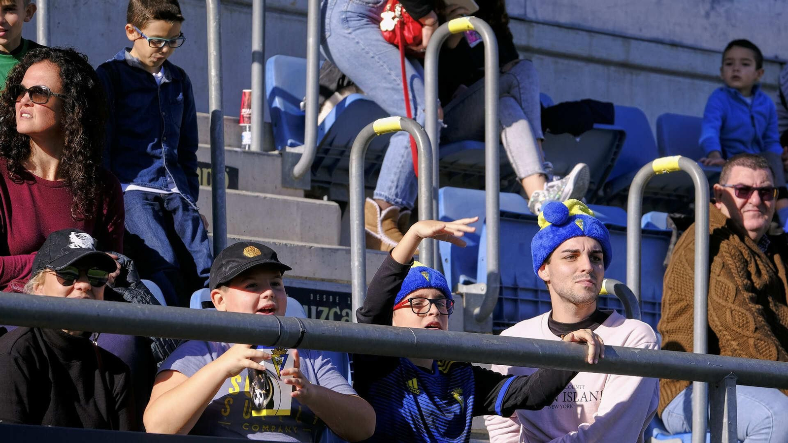 Partido de fútbol a beneficio de la Asociación de Reyes Magos en Carranza