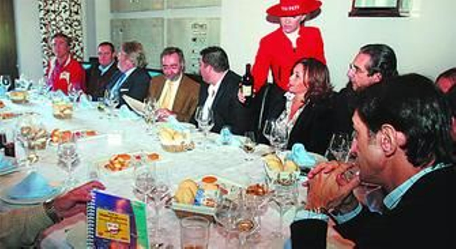 Aspecto de la mesa durante la degustación ofrecida ayer.