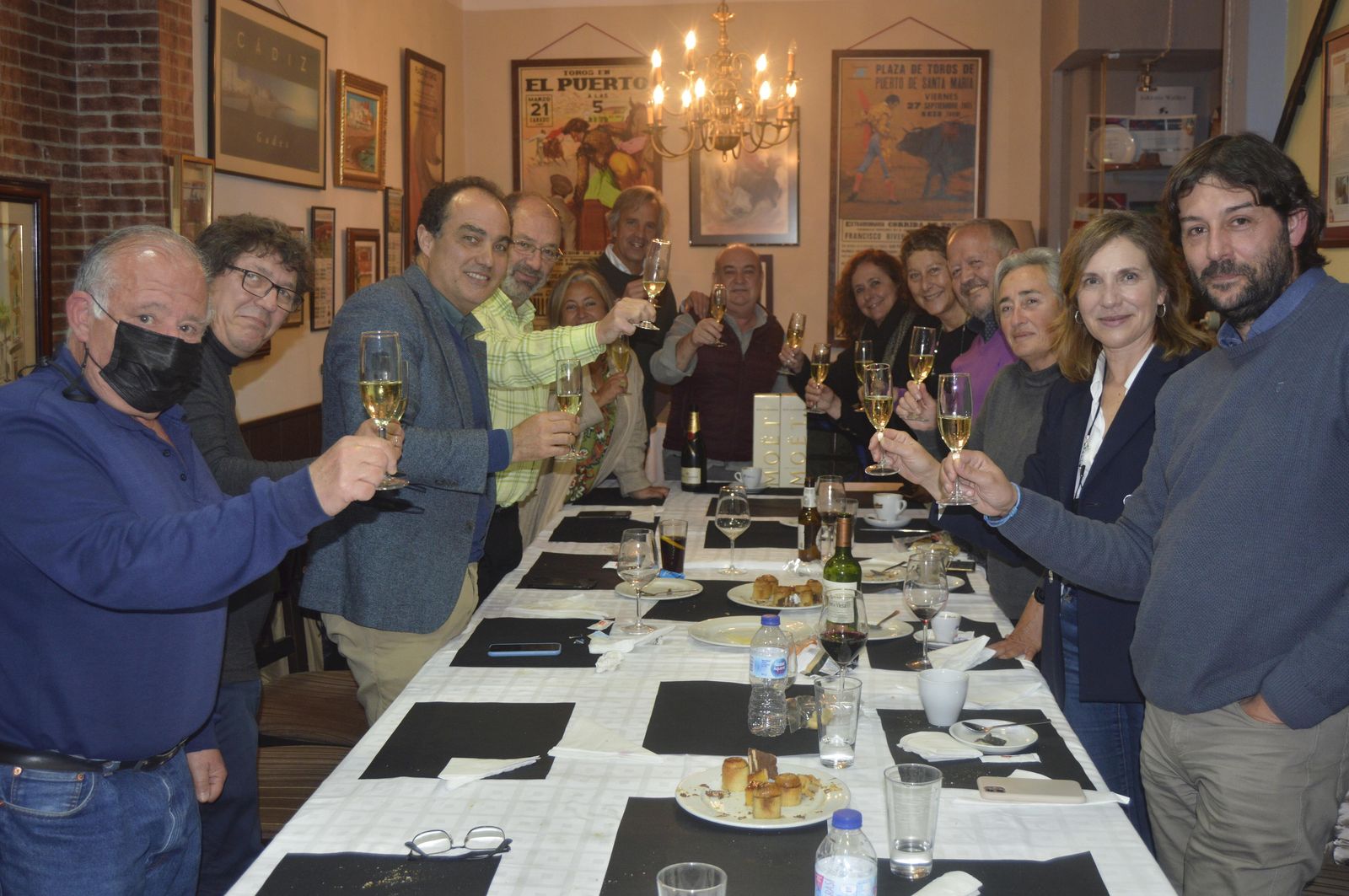 Óscar Lobato, Pedro Ingelmo, David Fernández, Fernando Santiago, Inmaculada Macías, Pelayo García Borbolla, Montse Barreriro, Mónica de Ramón, Juan José Téllez, Carmen Morillo, Lourdes Acosta y Fabián Santana.