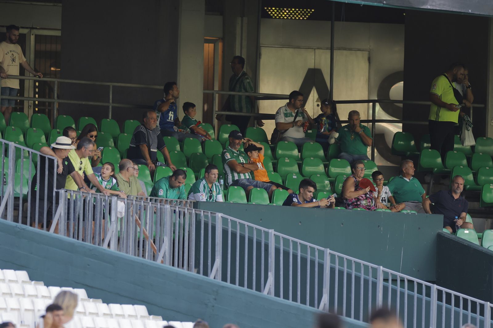 Búscate en la fotos del Betis-Sparta