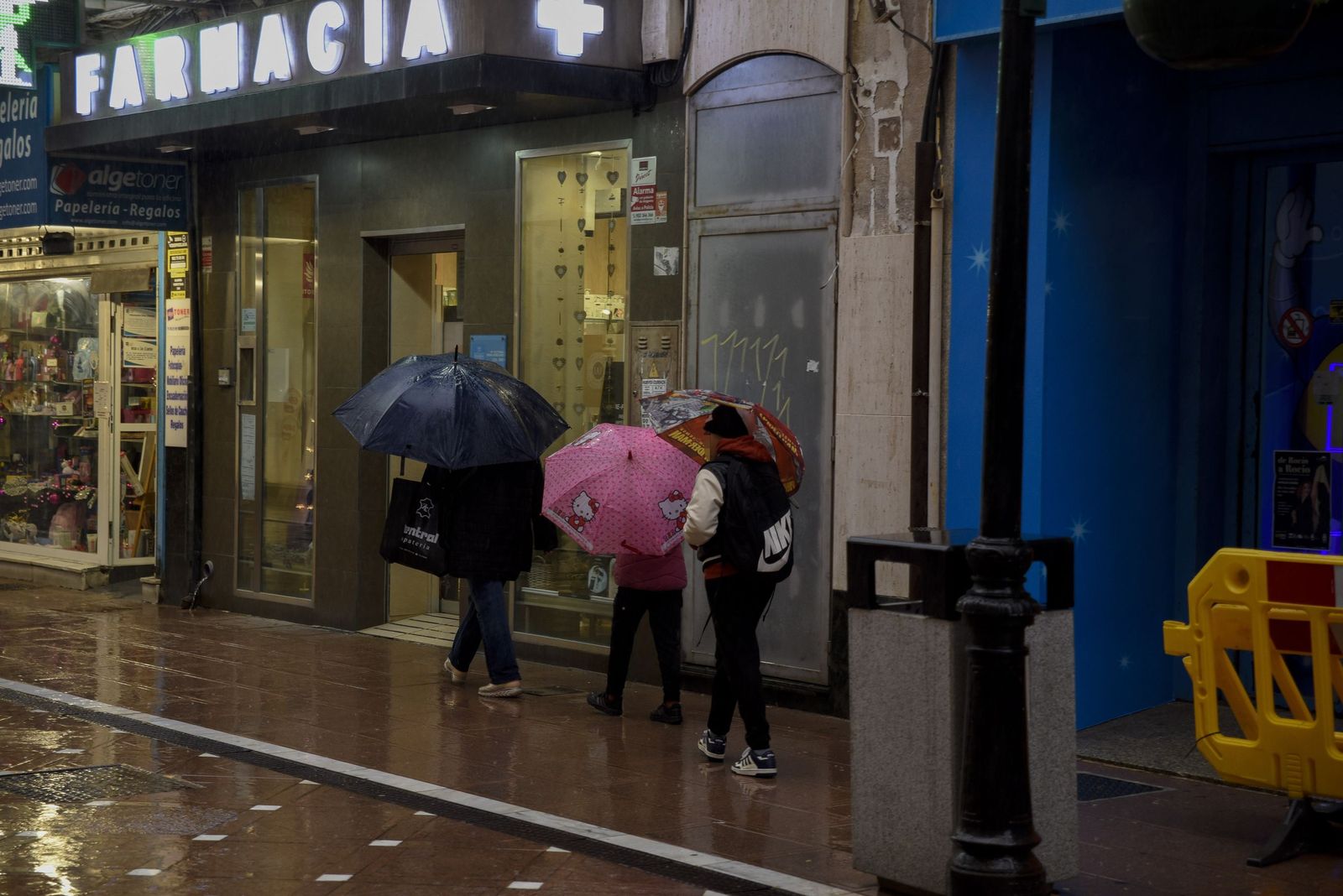 Las fotos de un sábado lluvioso en La Línea