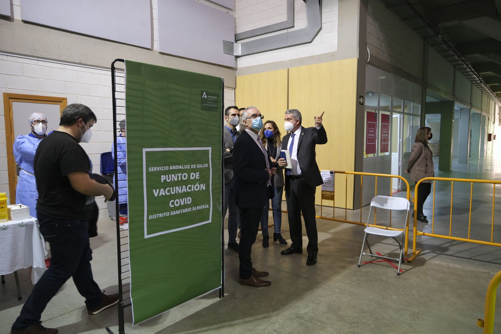 Fotogalería vacunación COVID-19 en el Palacio de los Juegos Mediterráneos. Almería