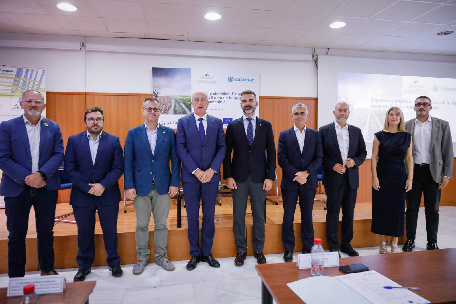 Foto de familia de las jornadas 'Cambio Climático: estrategias de la UE para un futuro más sostenible'. Foto de familia de las jornadas 'Cambio Climático: estrategias de la UE para un futuro más sostenible'.