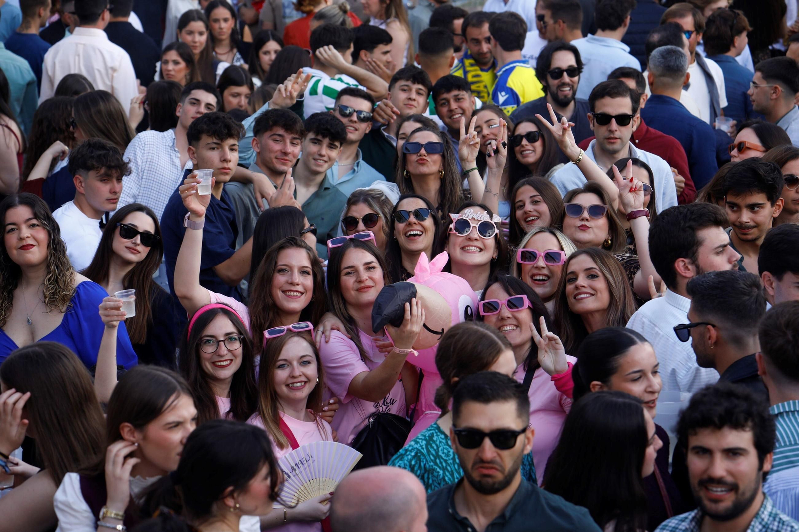 Las mejores fotos de unas Cruces de Córdoba abarrotadas para dar la bienvenida al fin de semana