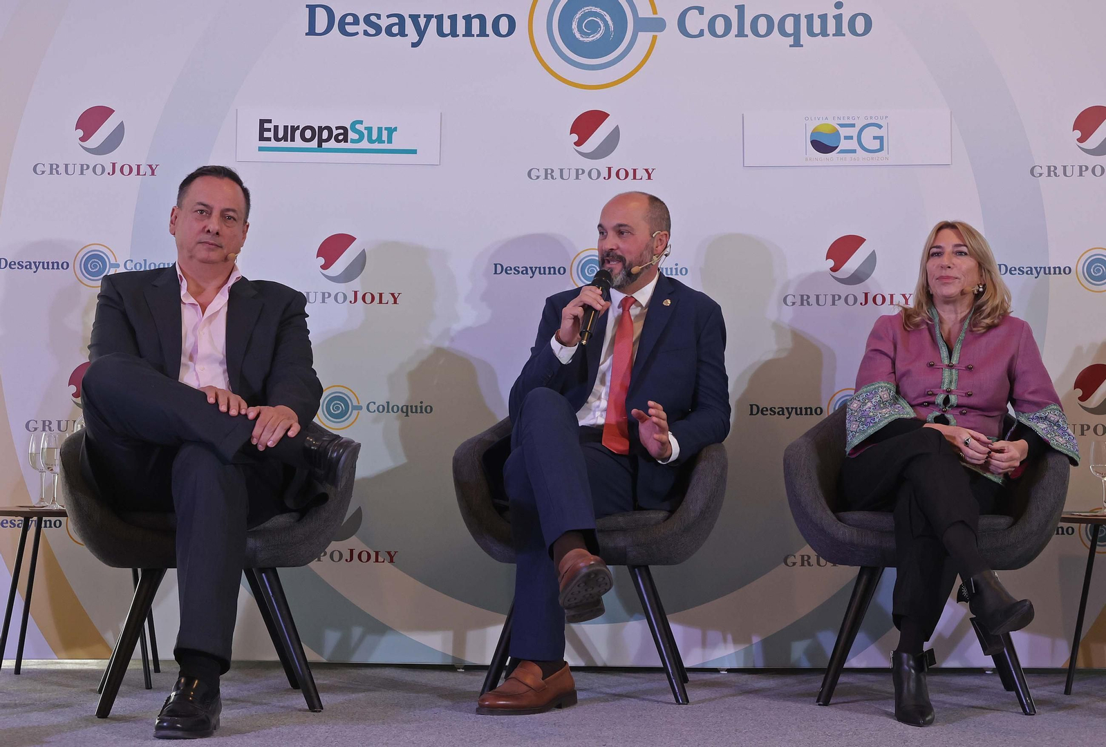 Fotos del Desayuno coloquio Nuevos retos del almacenamiento en la era de la bioenergía en Los Barrios y el Campo de Gibraltar de Europa Sur y Olivia Energy Group