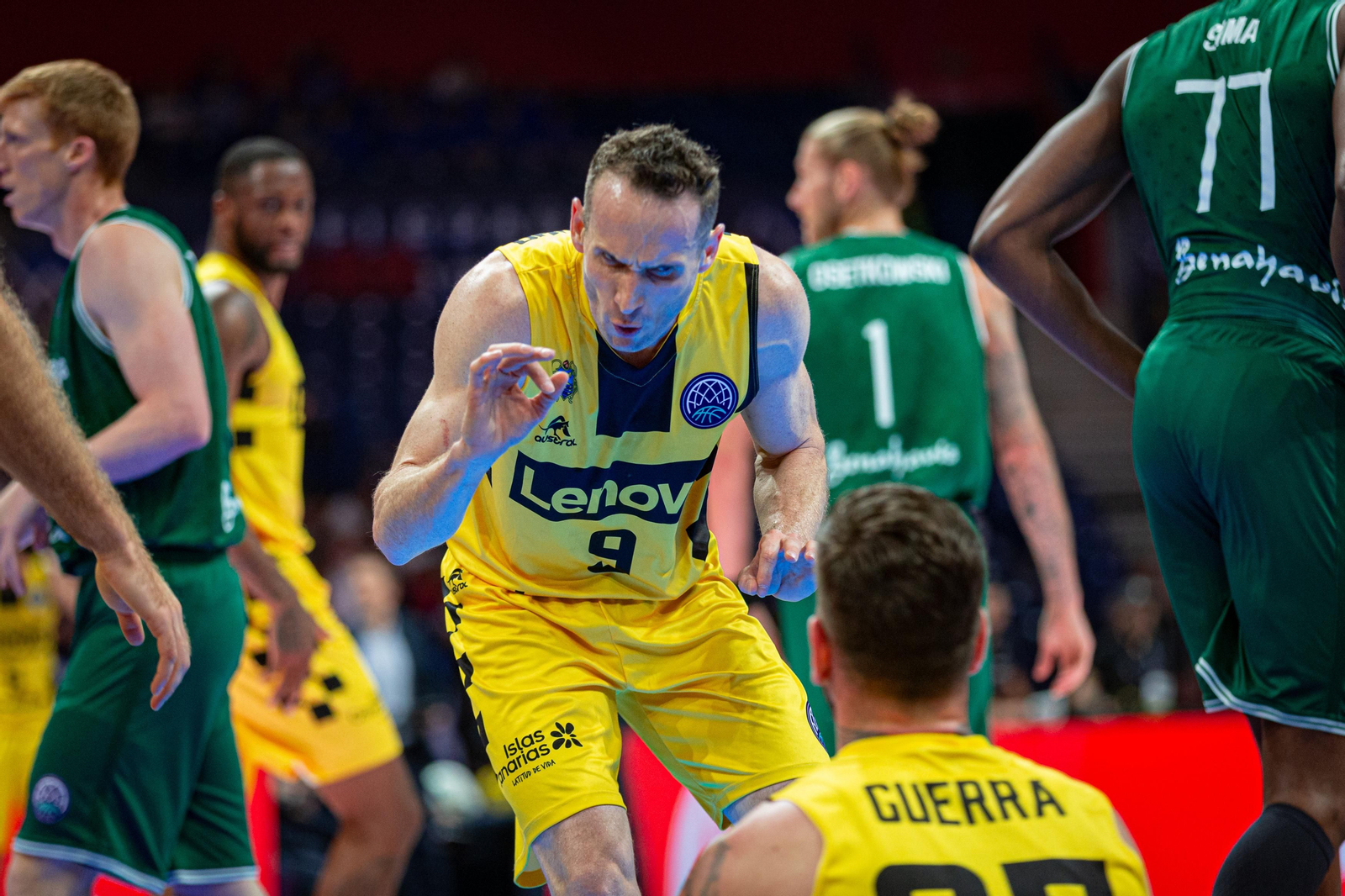 Las fotos de la final de la BCL entre Lenovo Tenerife y Unicaja Baloncesto