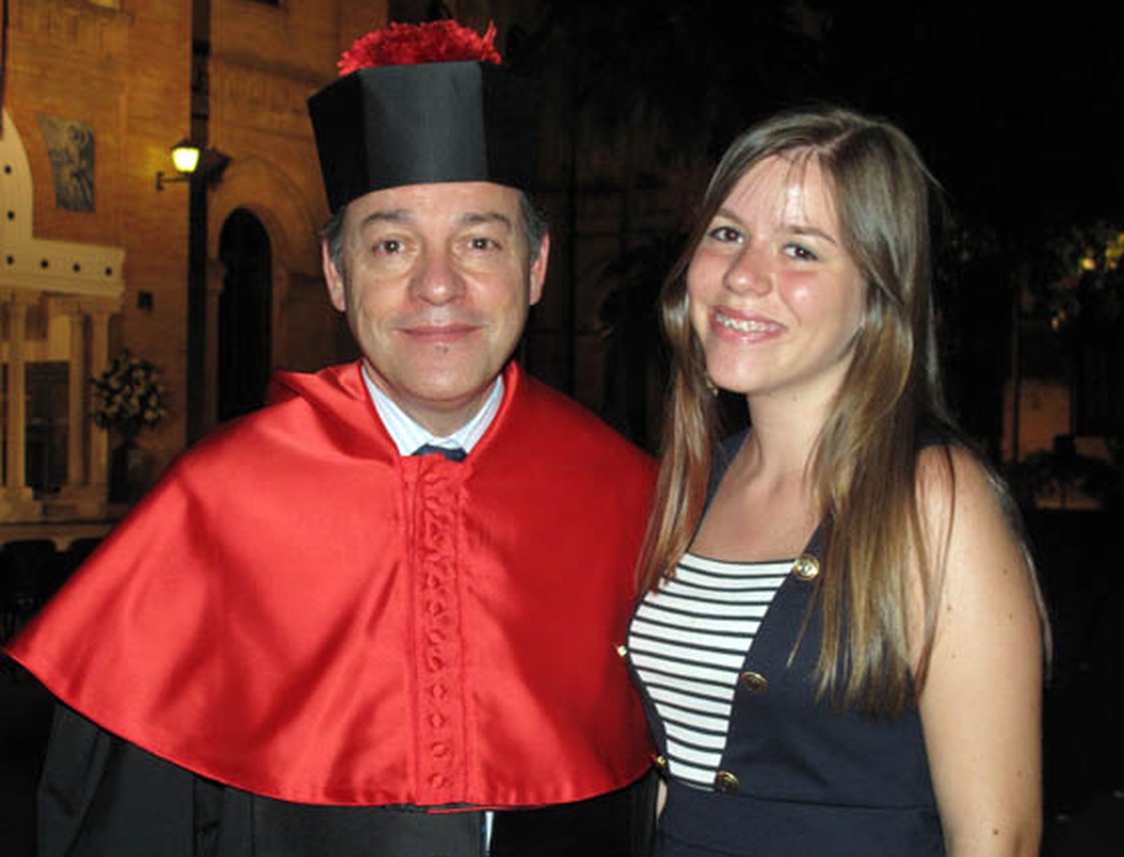 David Moreno, socio director de Garrigues en Andalucía y profesor del Instituto Internacional San Telmo, con su hija Marta.

Foto: Victoria Ramírez