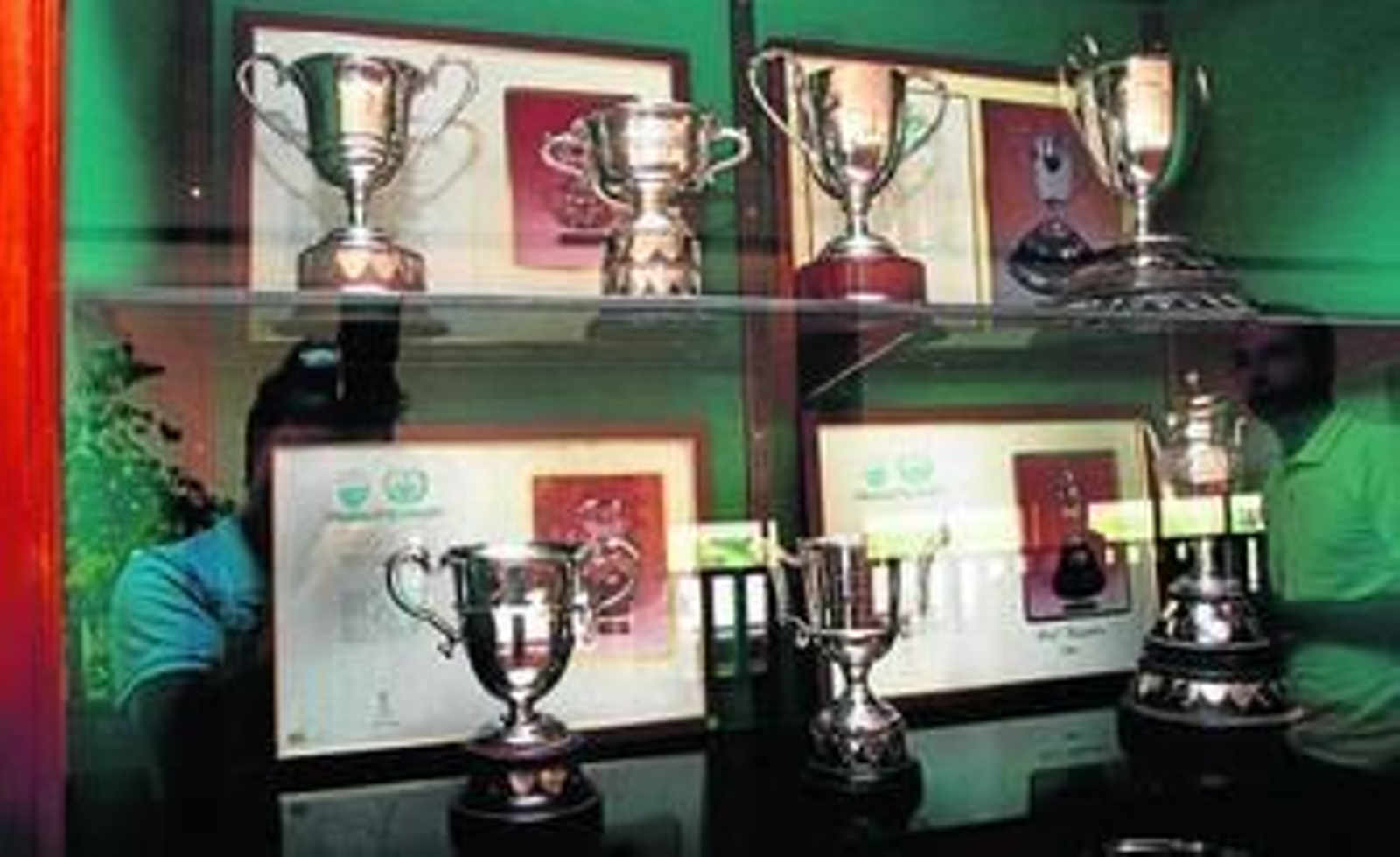 Trofeos centenarios del antiguo Club de Golf de Huelva, actual Bellavista.