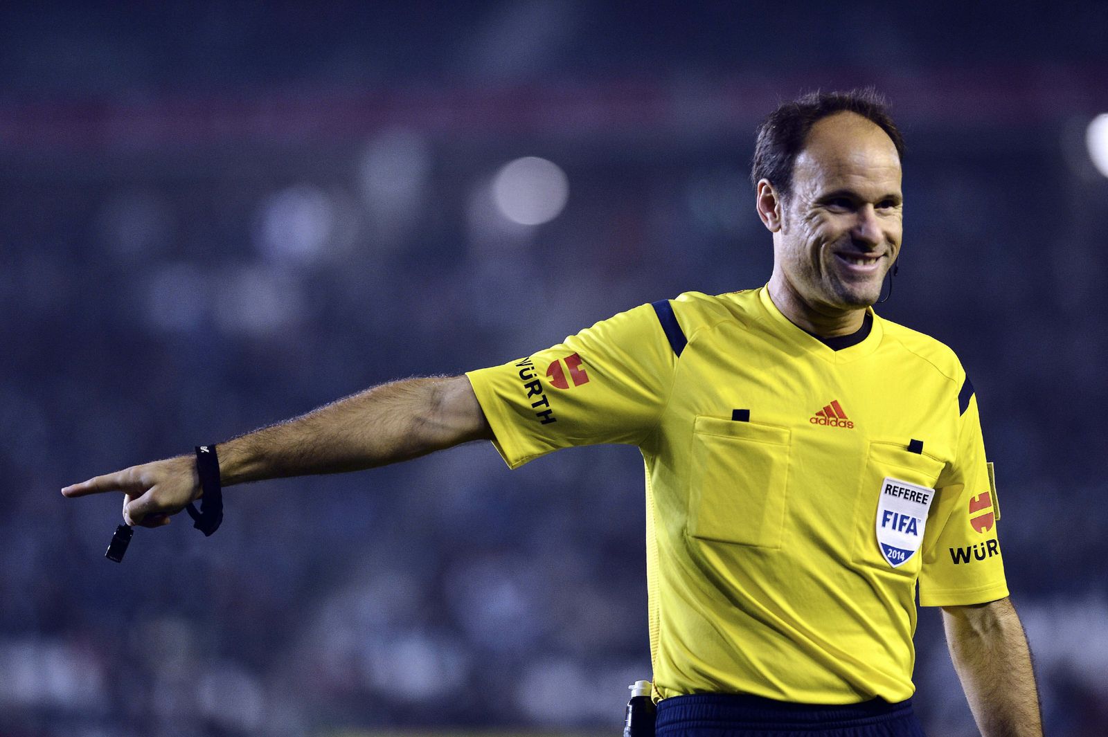 Mateu Lahoz, durante un partido.